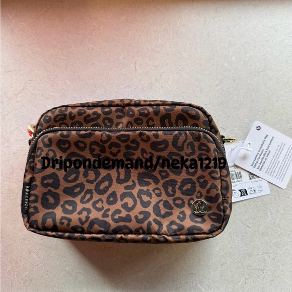 Lululemon Everywhere Crossbody Bag 2L Metal Hardware - Picture 3 of 9